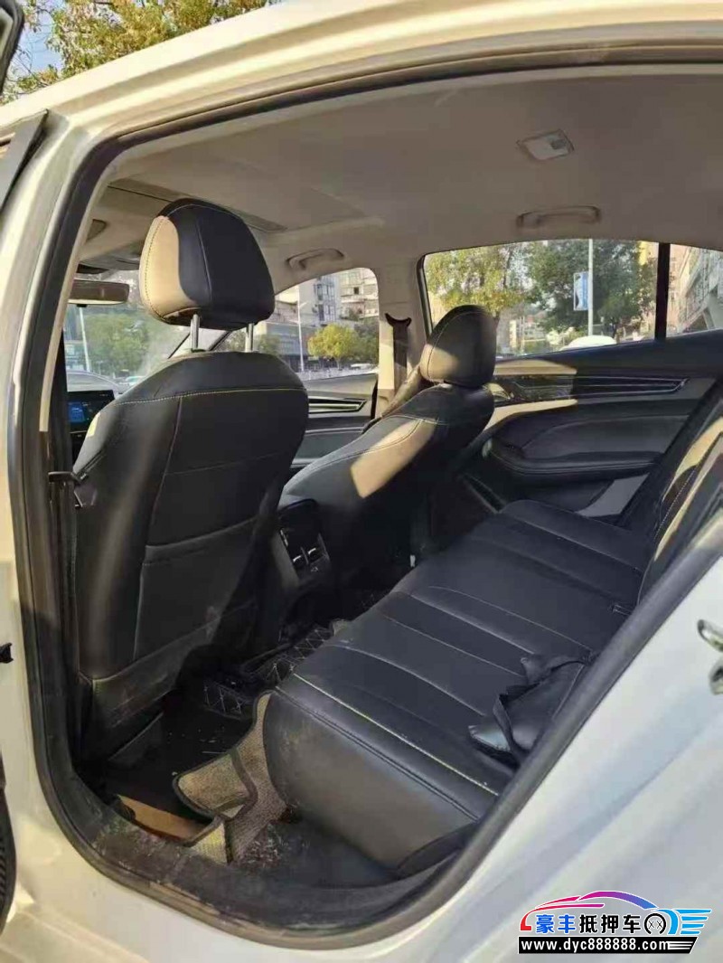 22年荣威i5轿车抵押车出售