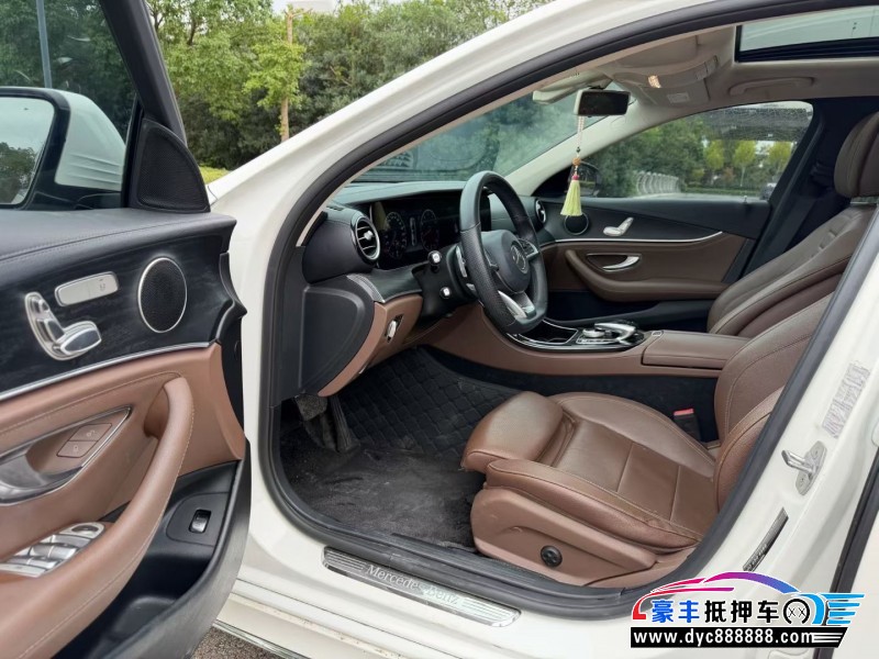 17年奔驰E轿车抵押车出售