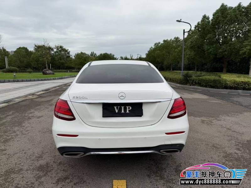 17年奔驰E轿车抵押车出售