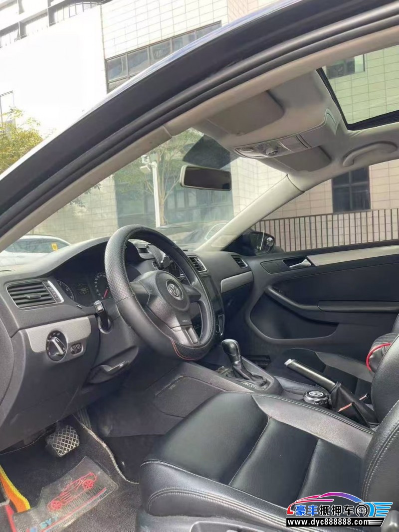 14年大众速腾轿车抵押车出售