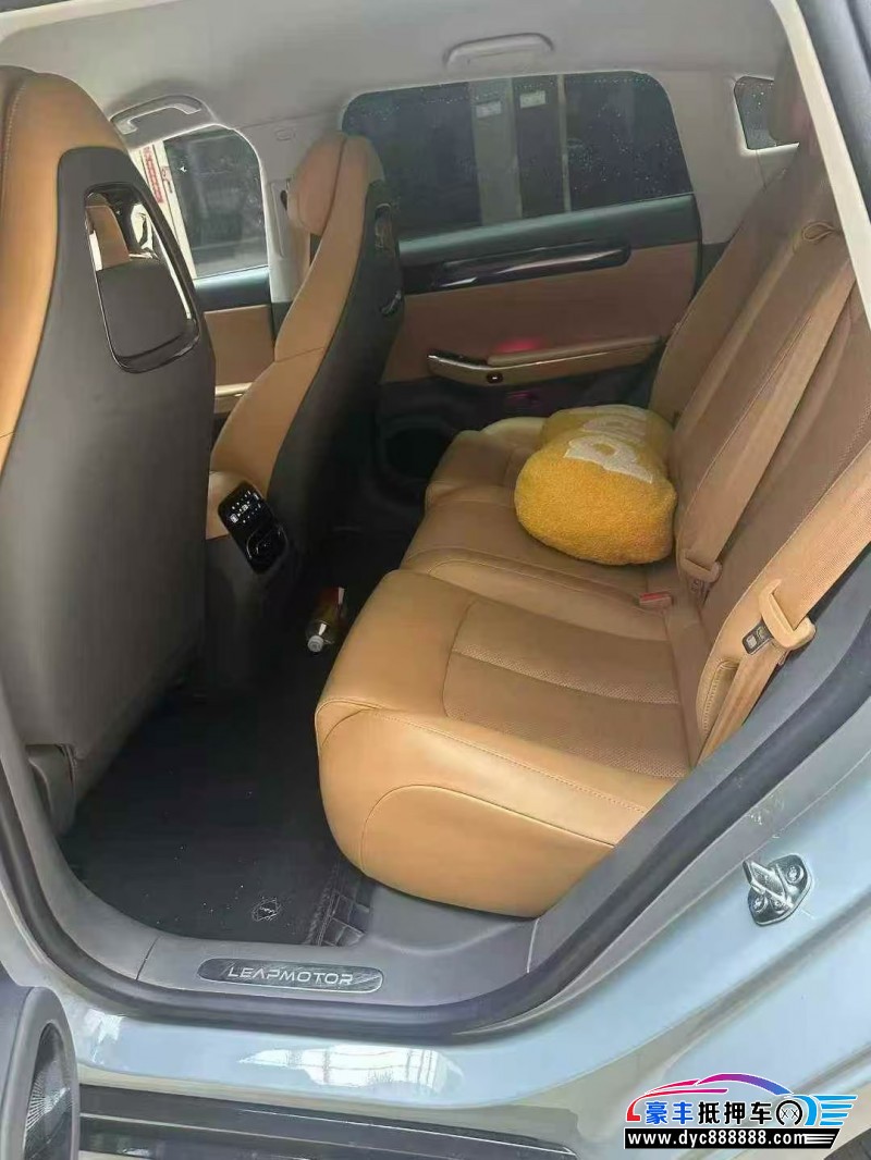 24年零跑c01轿车抵押车出售