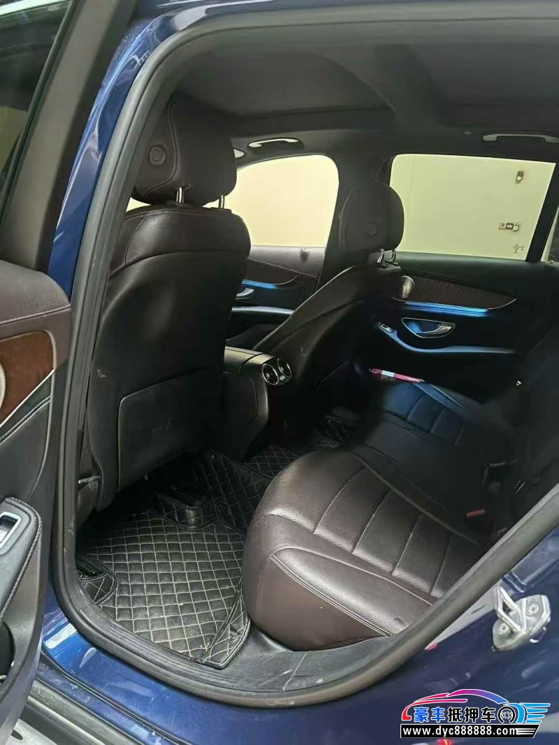 17年奔驰GLC轿车抵押车出售