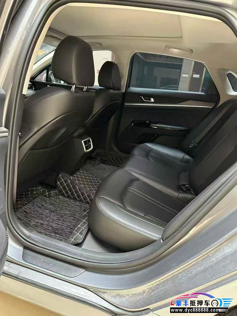 24年起亚K5轿车抵押车出售