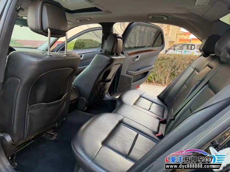 13年奔驰E轿车抵押车出售