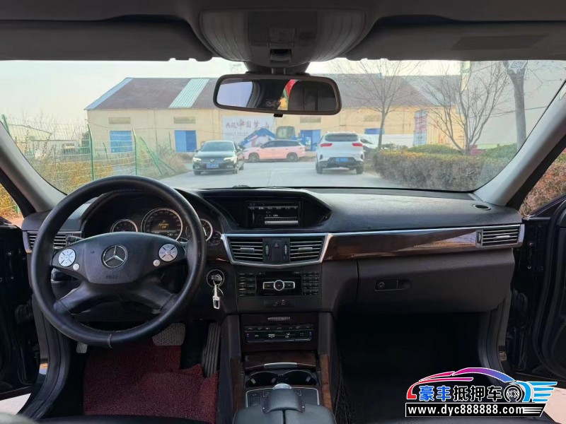 13年奔驰E轿车抵押车出售