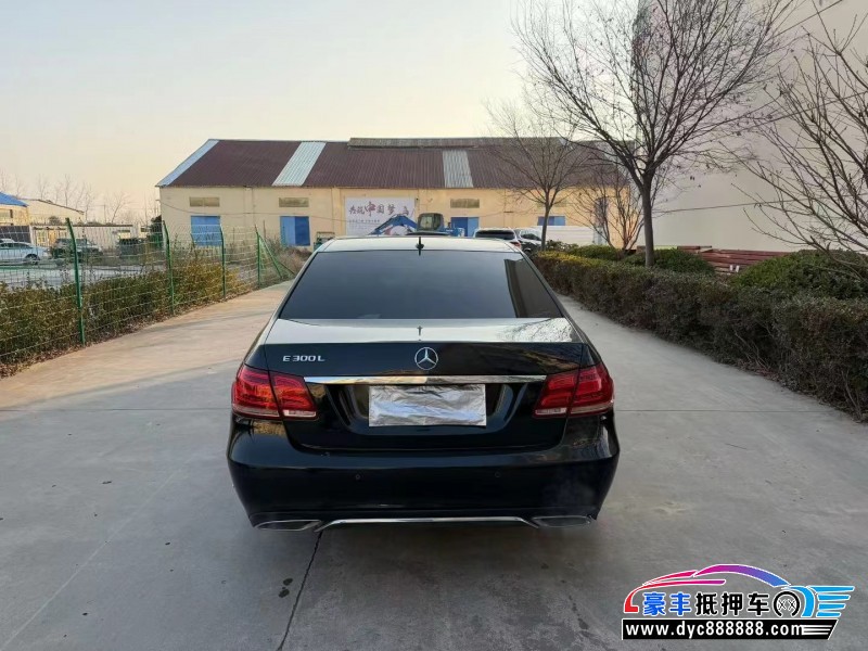 13年奔驰E轿车抵押车出售