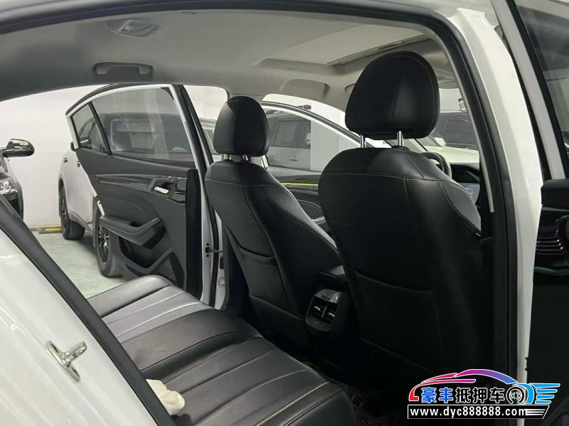 21年荣威i5轿车抵押车出售