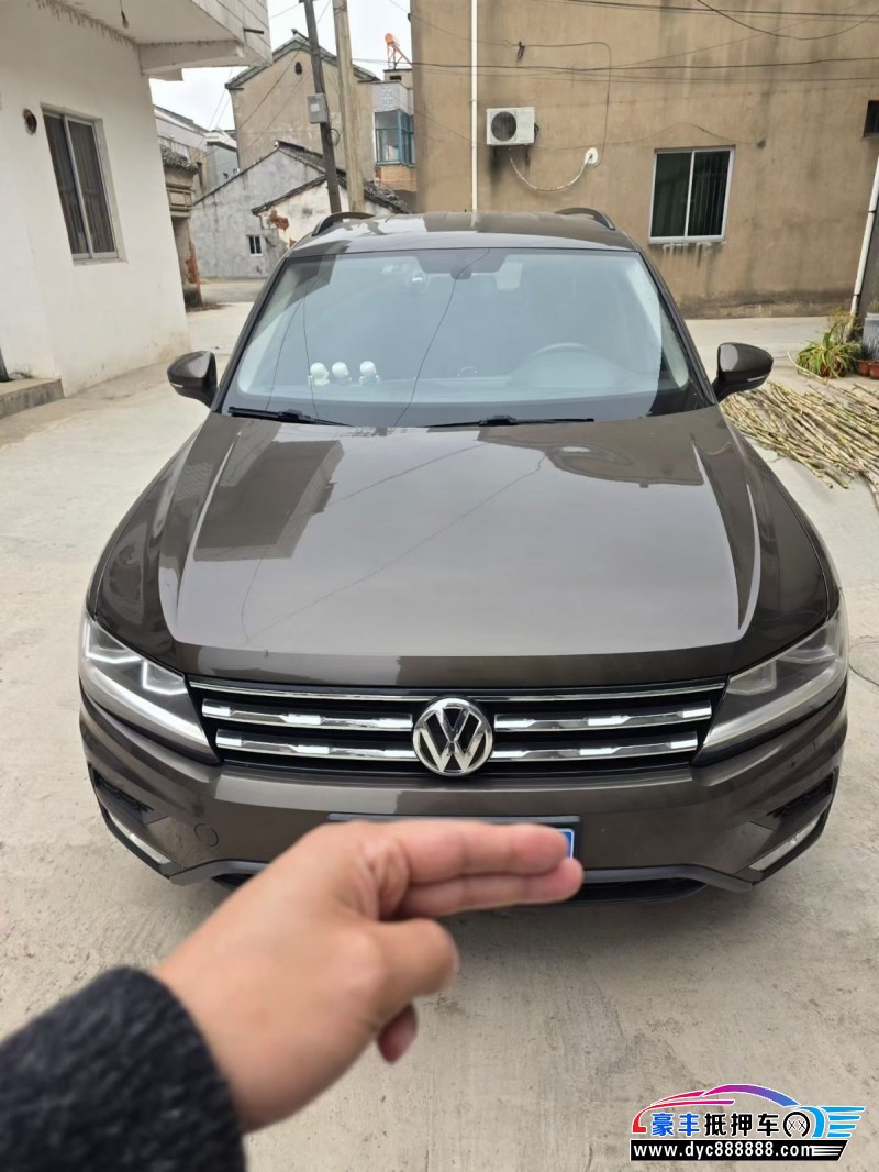 抵押车出售18年大众途观轿车