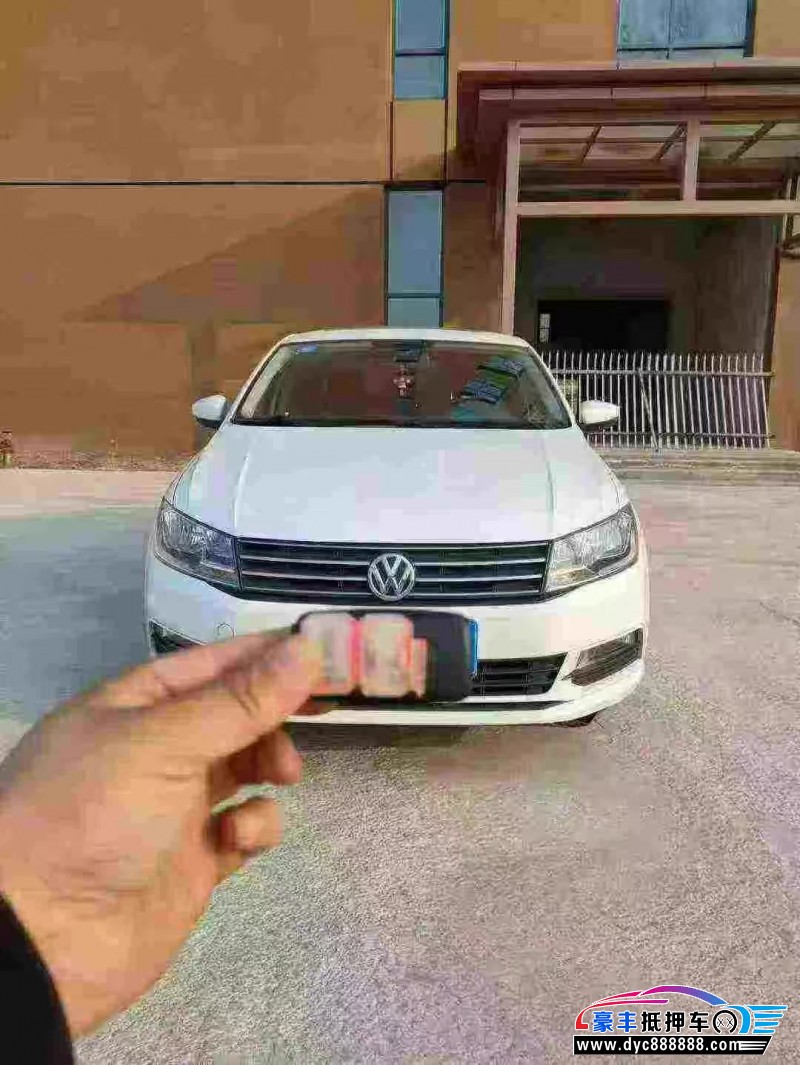 抵押车出售18年大众桑塔纳轿车