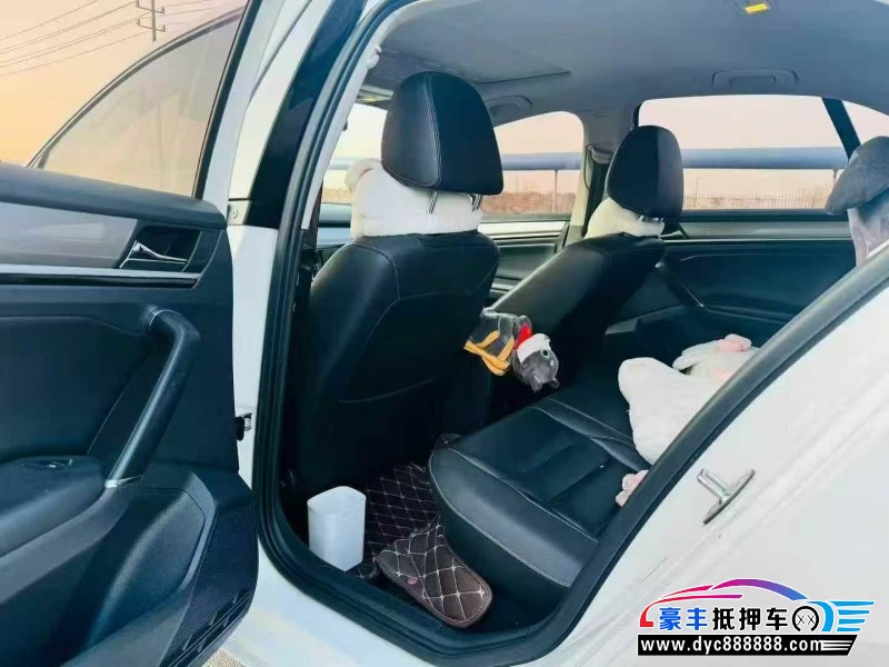 17年大众宝来轿车抵押车出售