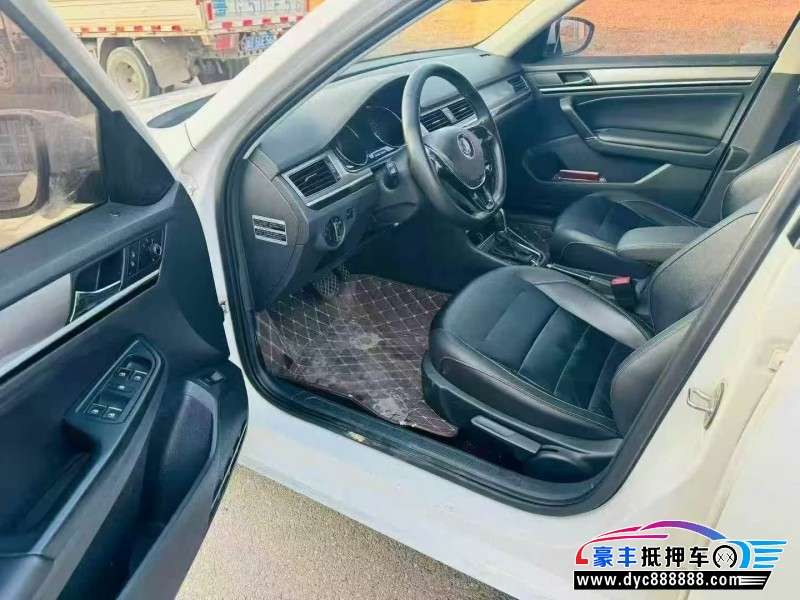 17年大众宝来轿车抵押车出售