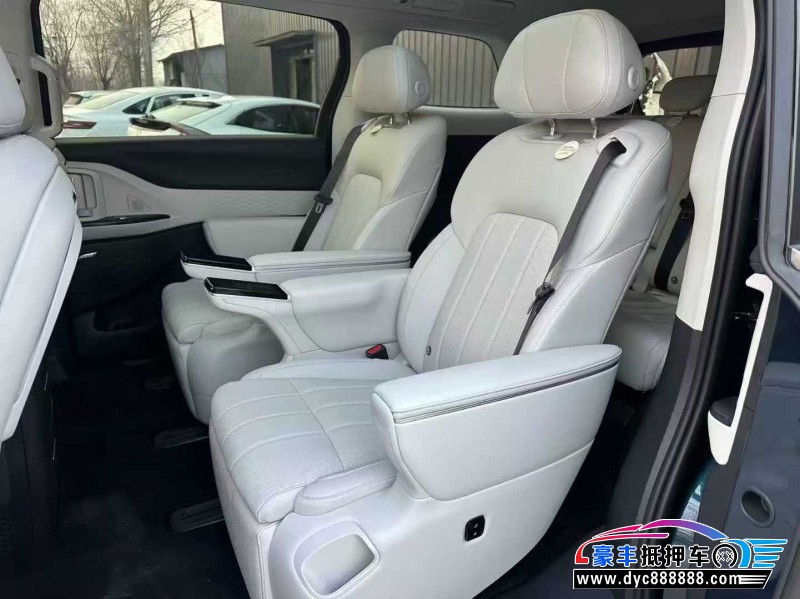 25年岚图梦想家轿车抵押车出售