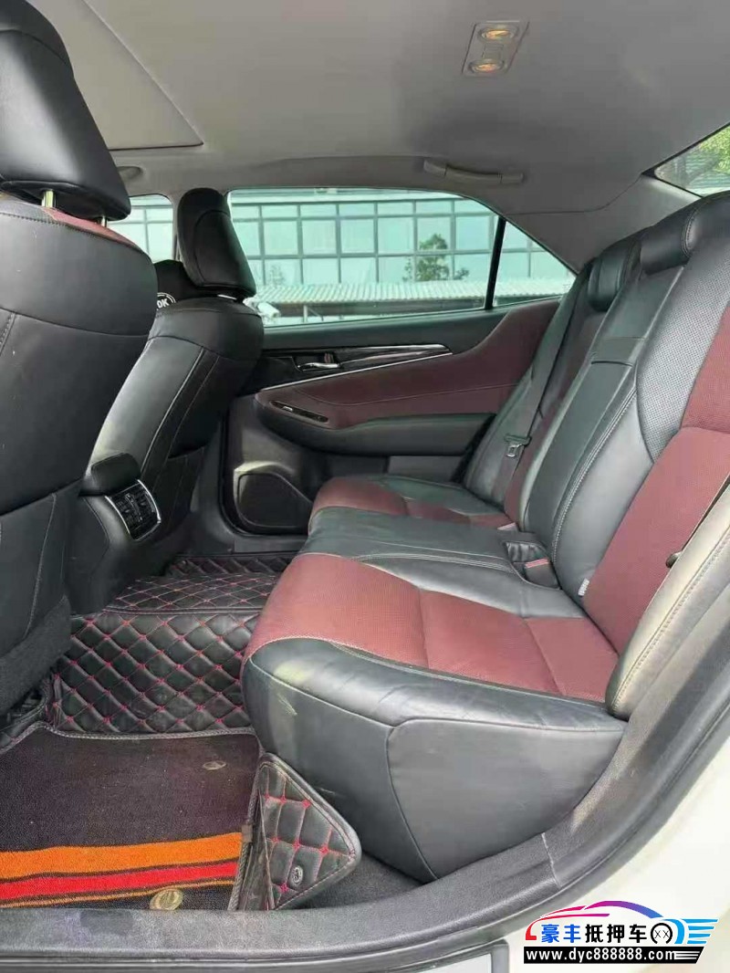 18年丰田皇冠轿车抵押车出售