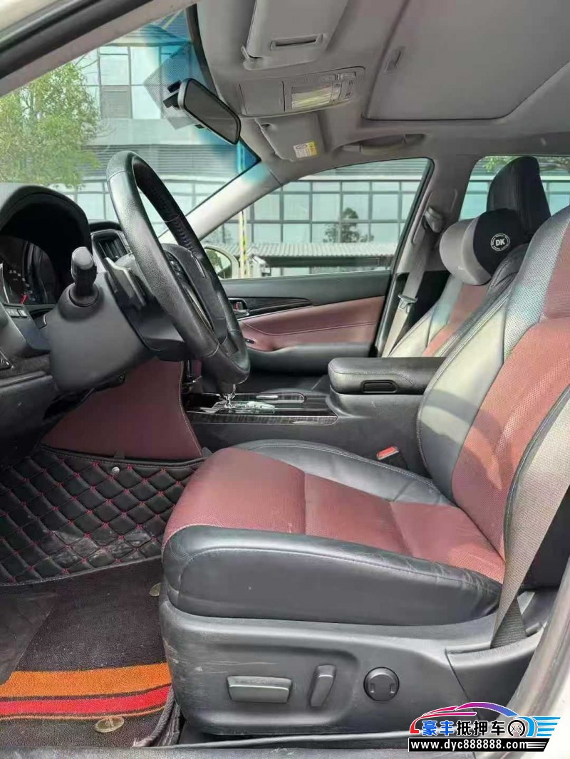 18年丰田皇冠轿车抵押车出售