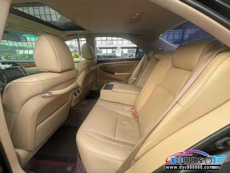 09年丰田皇冠轿车抵押车出售