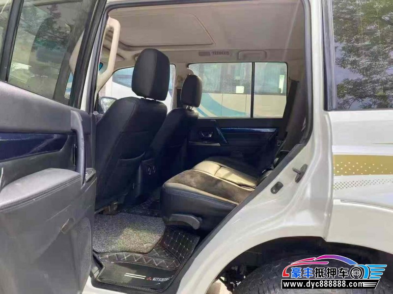 19年三菱帕杰罗SUV抵押车出售