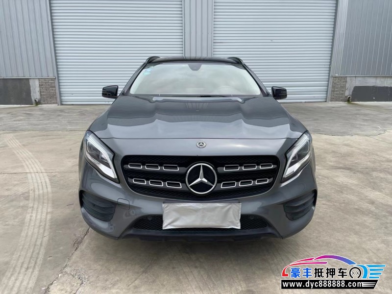 抵押车出售19年奔驰GLA轿车
