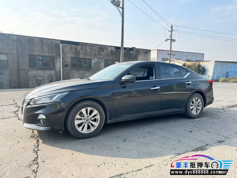 21年日产天籁轿车抵押车出售