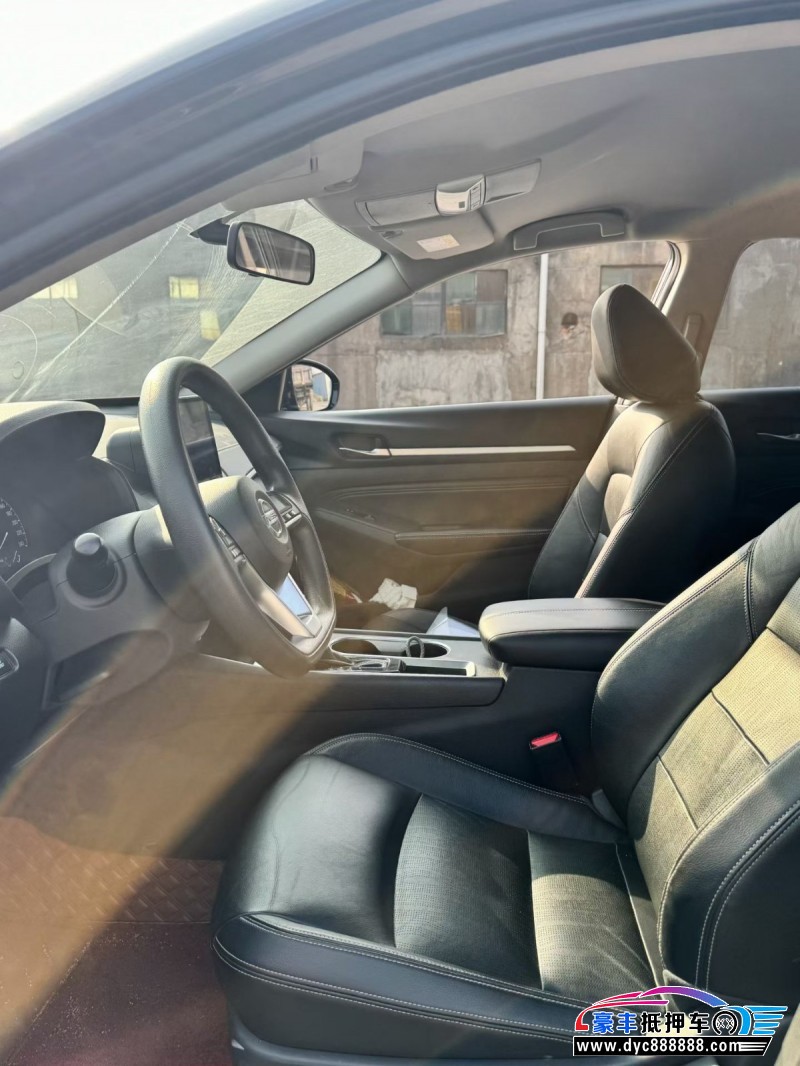 21年日产天籁轿车抵押车出售