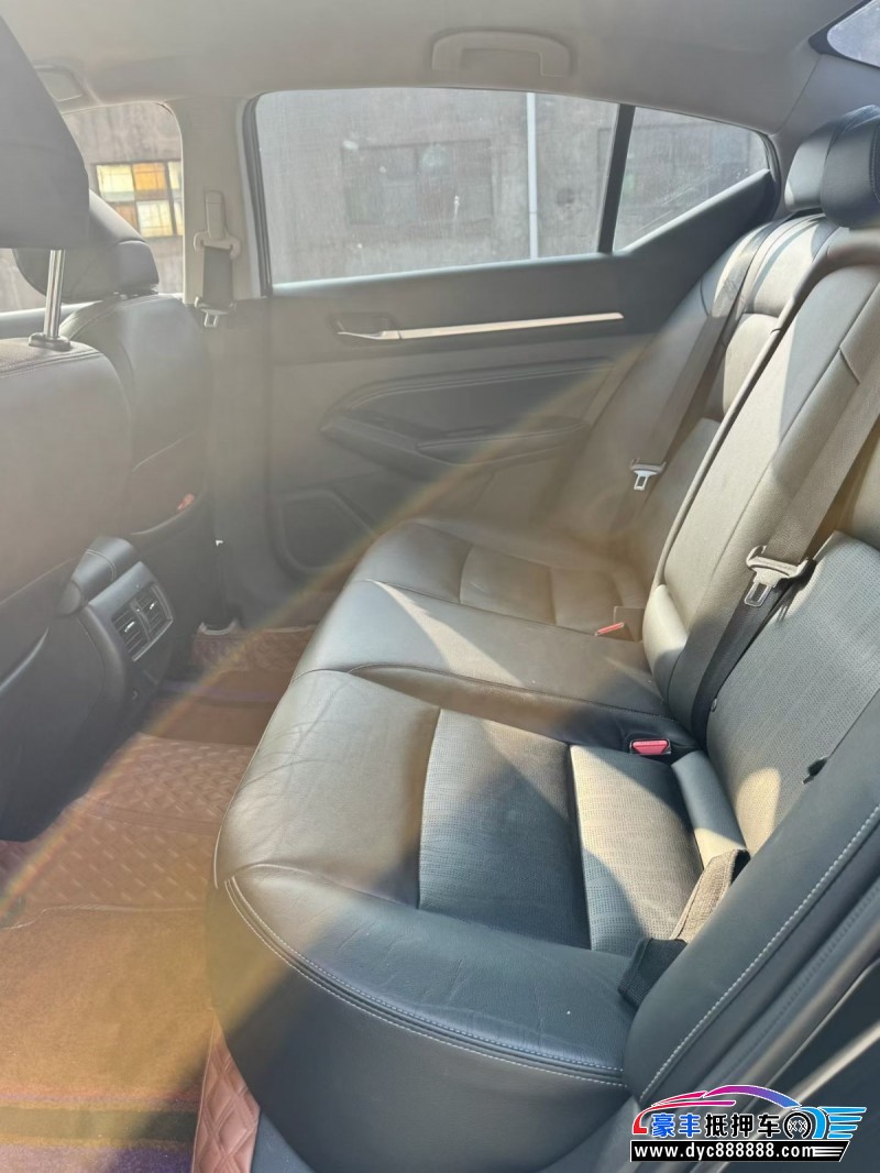 21年日产天籁轿车抵押车出售