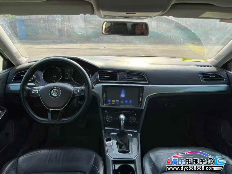 15年大众凌渡轿车抵押车出售