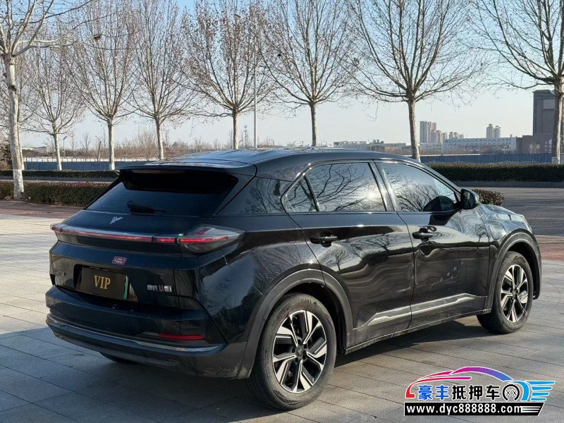 24年哪吒U轿车抵押车出售