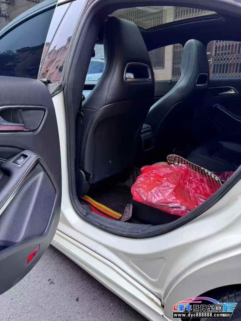 15年奔驰CLA轿车抵押车出售