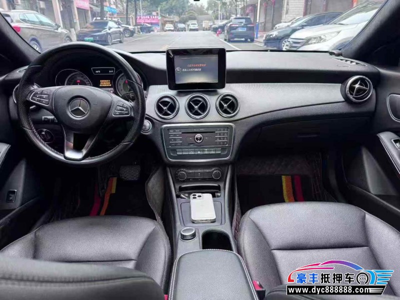 15年奔驰CLA轿车抵押车出售