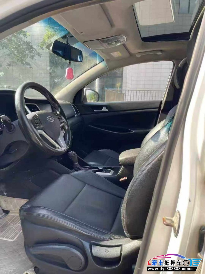 17年现代途胜轿车抵押车出售