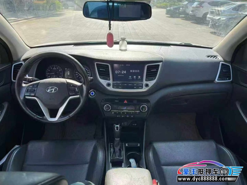 17年现代途胜轿车抵押车出售