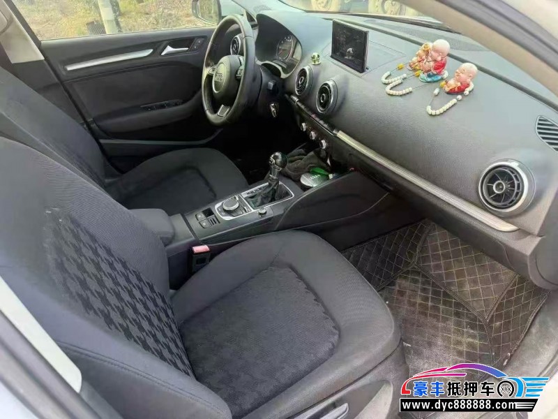 17年奥迪A3轿车抵押车出售