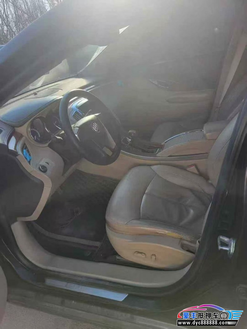 12年别克君越轿车抵押车出售