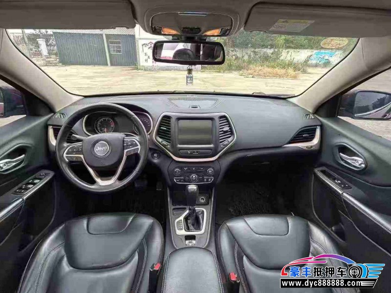 16年Jeep自由光轿车抵押车出售