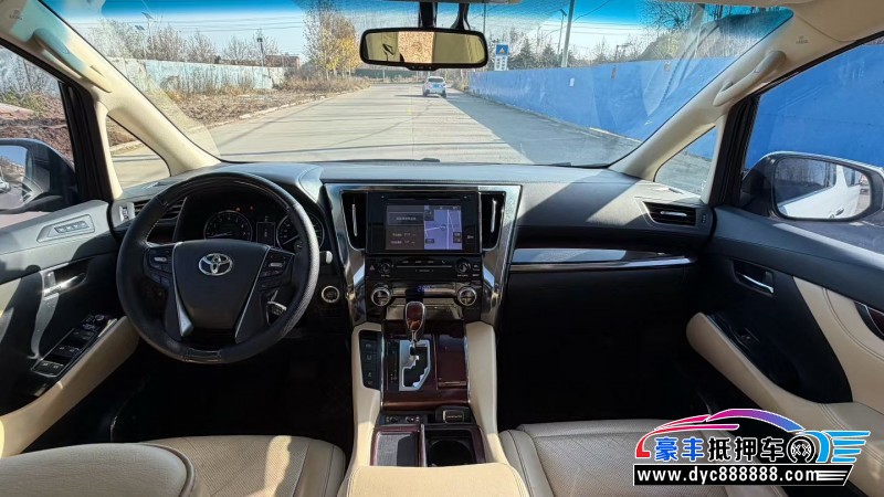 17年丰田埃尔法轿车抵押车出售