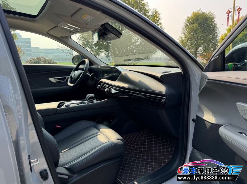 25年东风风神皓极轿车抵押车出售