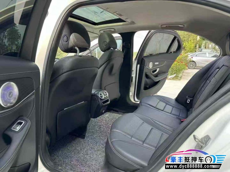 19年奔驰C轿车抵押车出售