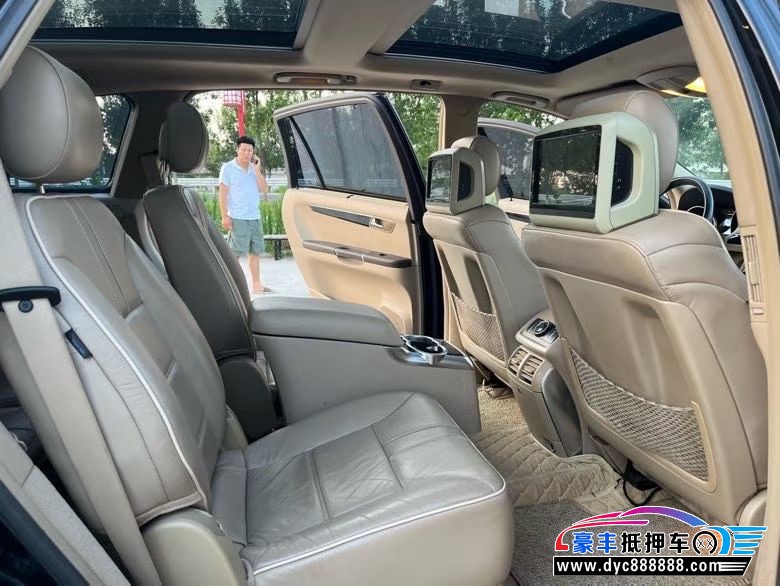 14年奔驰R轿车抵押车出售