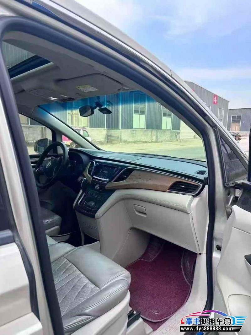 18年别克GL8轿车抵押车出售