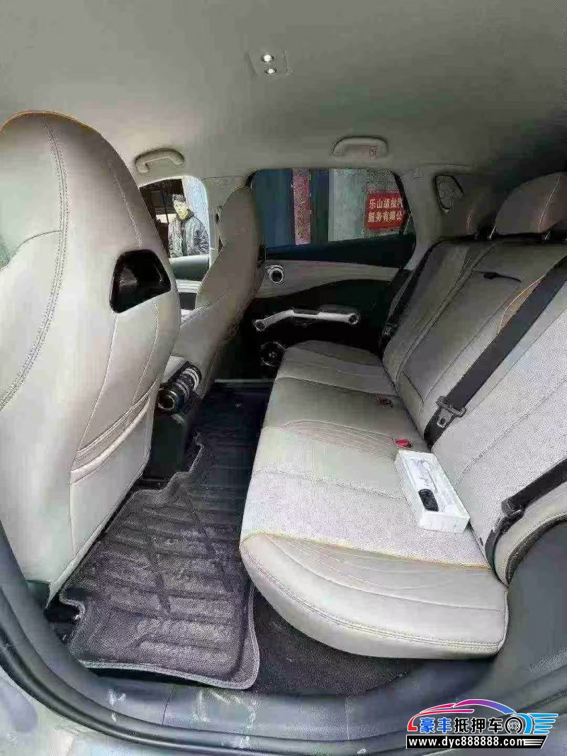 25年比亚迪元轿车抵押车出售