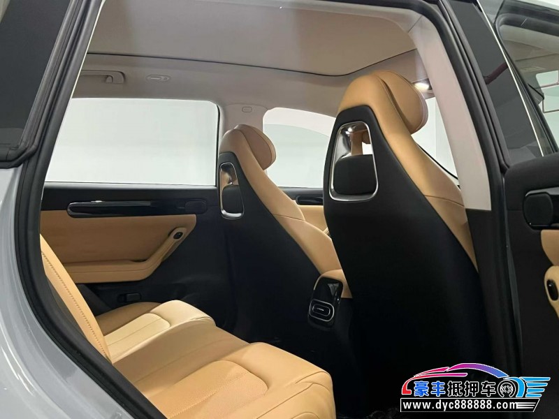 25年零跑C11轿车抵押车出售