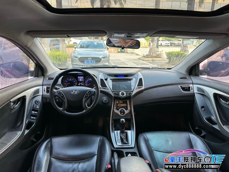 13年现代朗动轿车抵押车出售