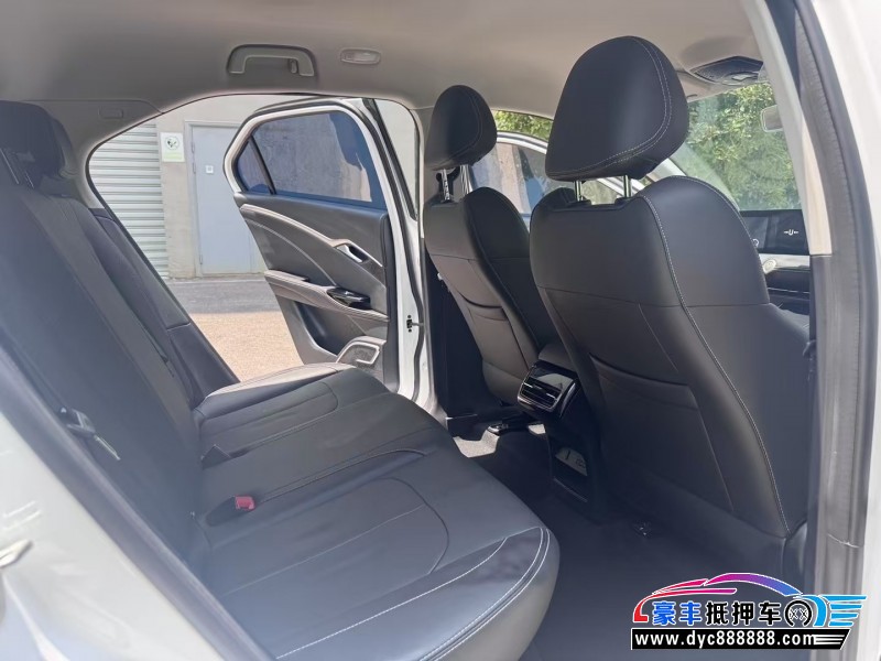 23年哪吒U轿车抵押车出售