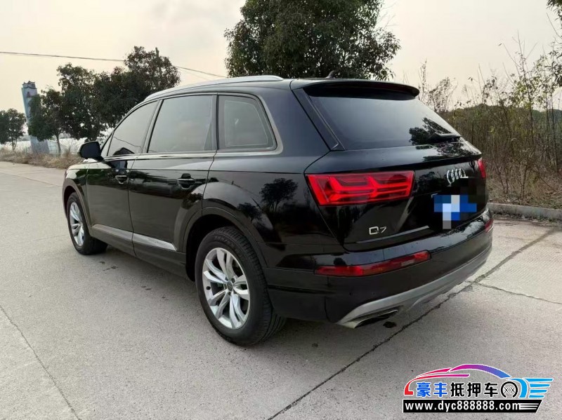 17年奥迪Q7轿车抵押车出售