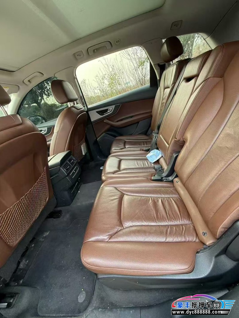 17年奥迪Q7轿车抵押车出售