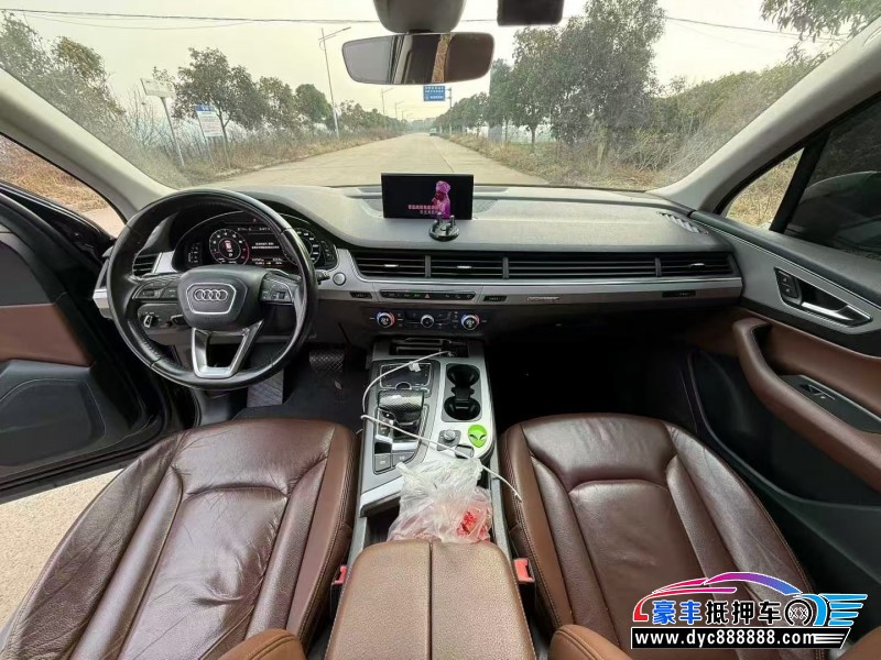 17年奥迪Q7轿车抵押车出售