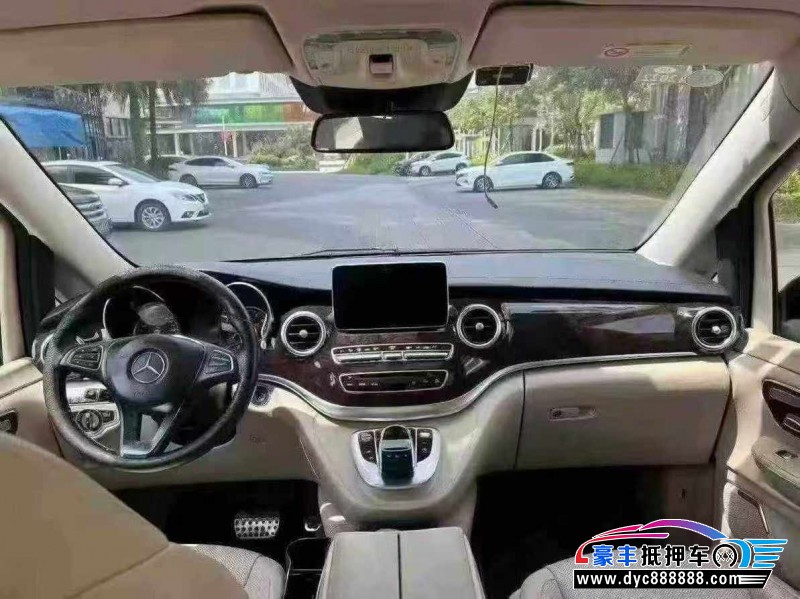 16年奔驰V轿车抵押车出售