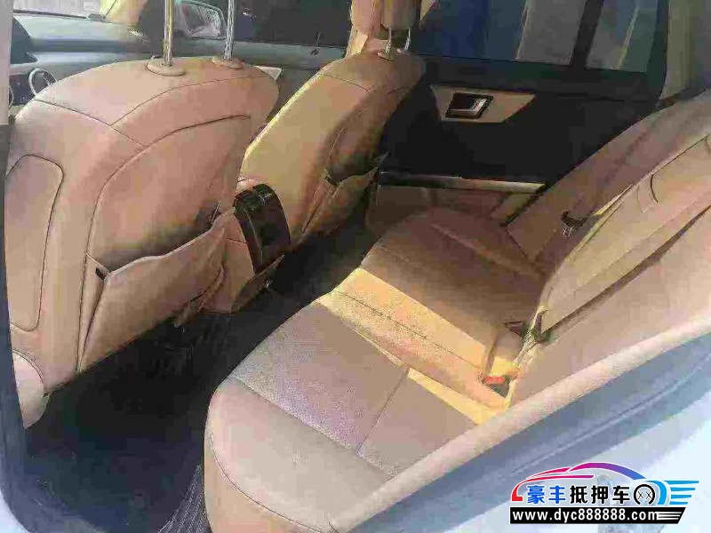 13年奔驰GLK轿车抵押车出售