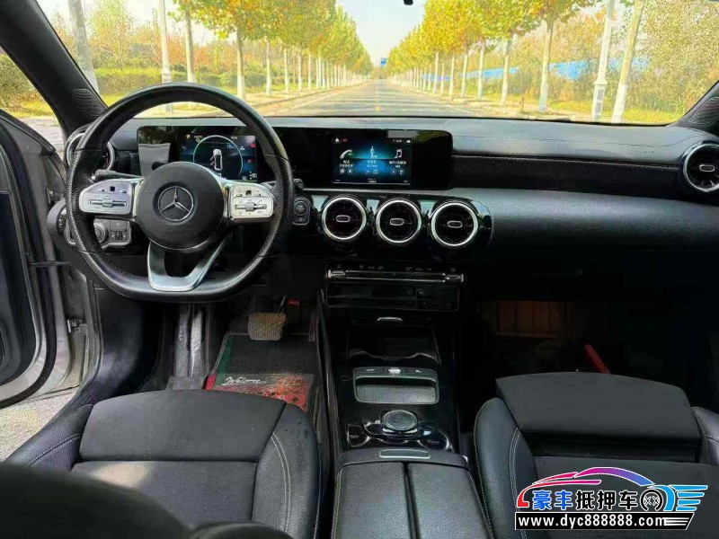 20年奔驰A轿车抵押车出售