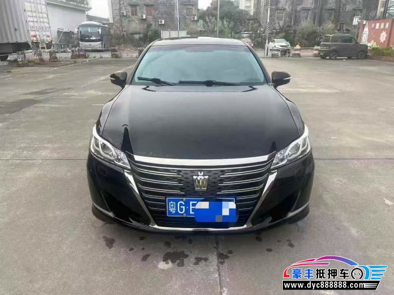 抵押车出售19年丰田皇冠轿车