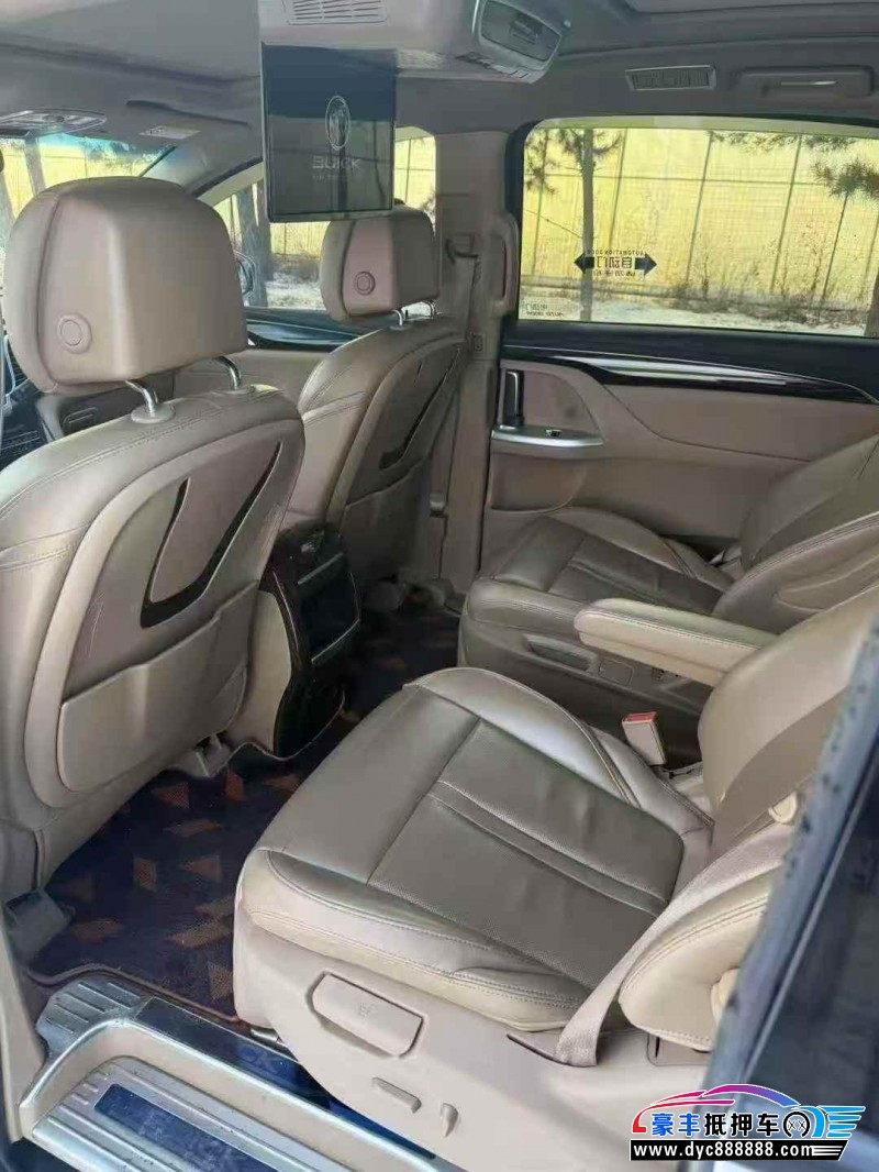 17年别克GL8轿车抵押车出售